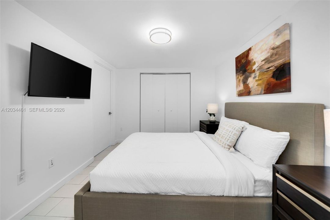 For Sale: $785,000 (2 beds, 1 baths, 953 Square Feet)