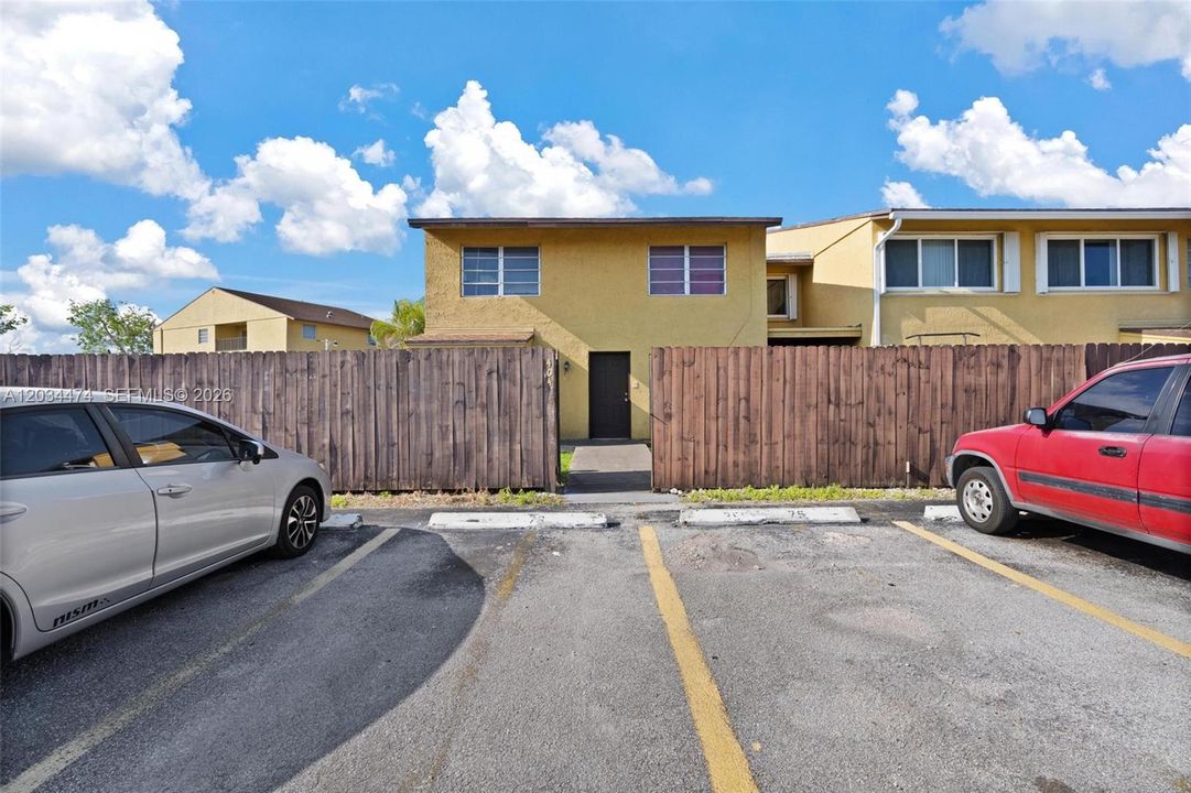 For Rent: $2,700 (3 beds, 2 baths, 1630 Square Feet)