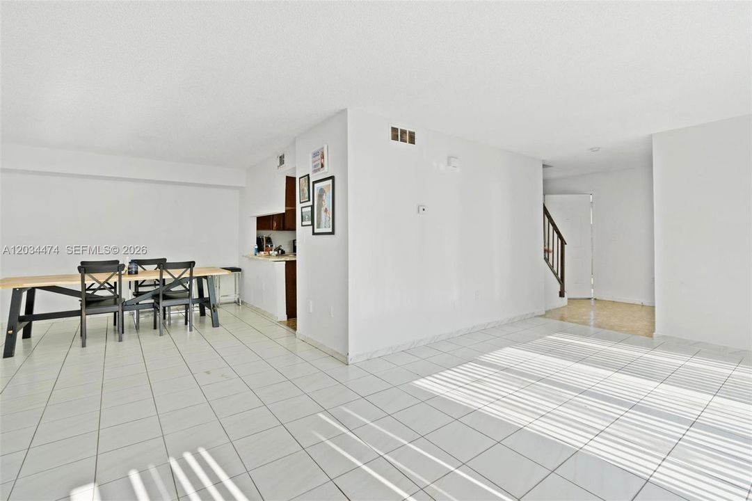 For Rent: $2,700 (3 beds, 2 baths, 1630 Square Feet)
