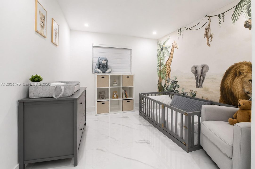 En Venta: $825,000 (5 camas, 3 baños, 1673 Pies cuadrados)