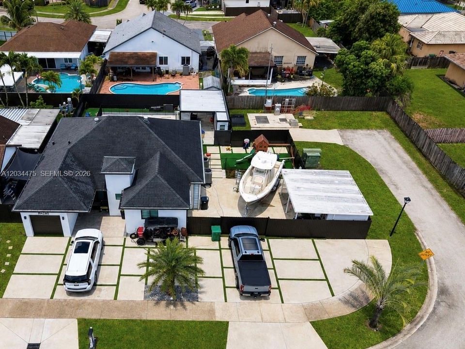 En Venta: $825,000 (5 camas, 3 baños, 1673 Pies cuadrados)