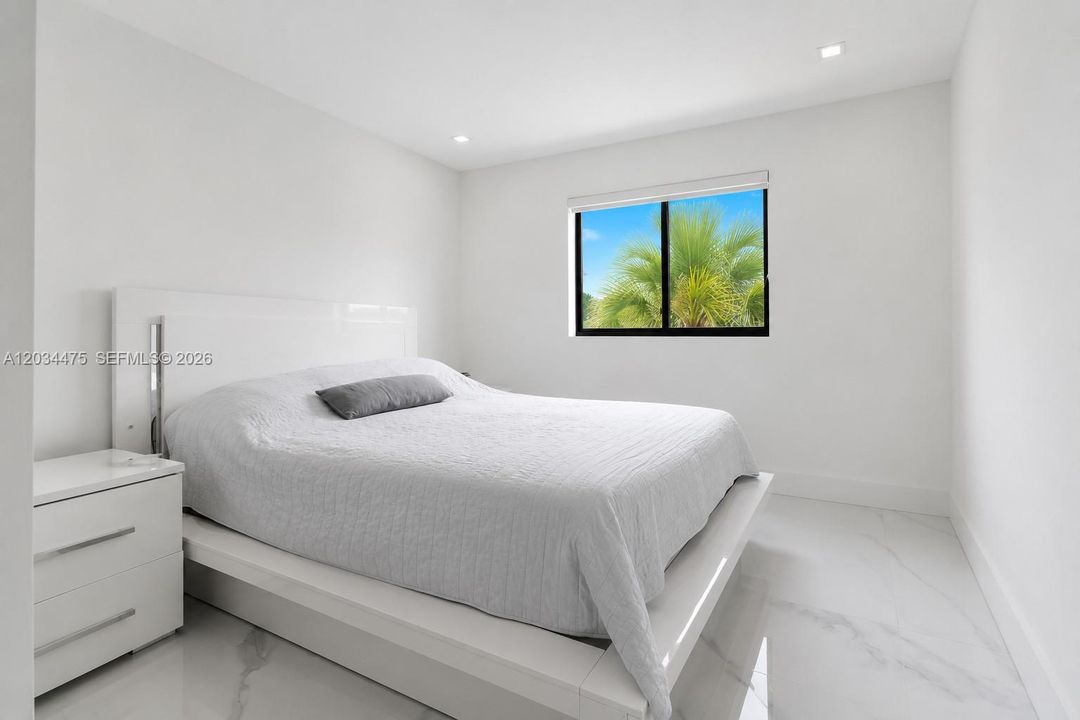 En Venta: $825,000 (5 camas, 3 baños, 1673 Pies cuadrados)
