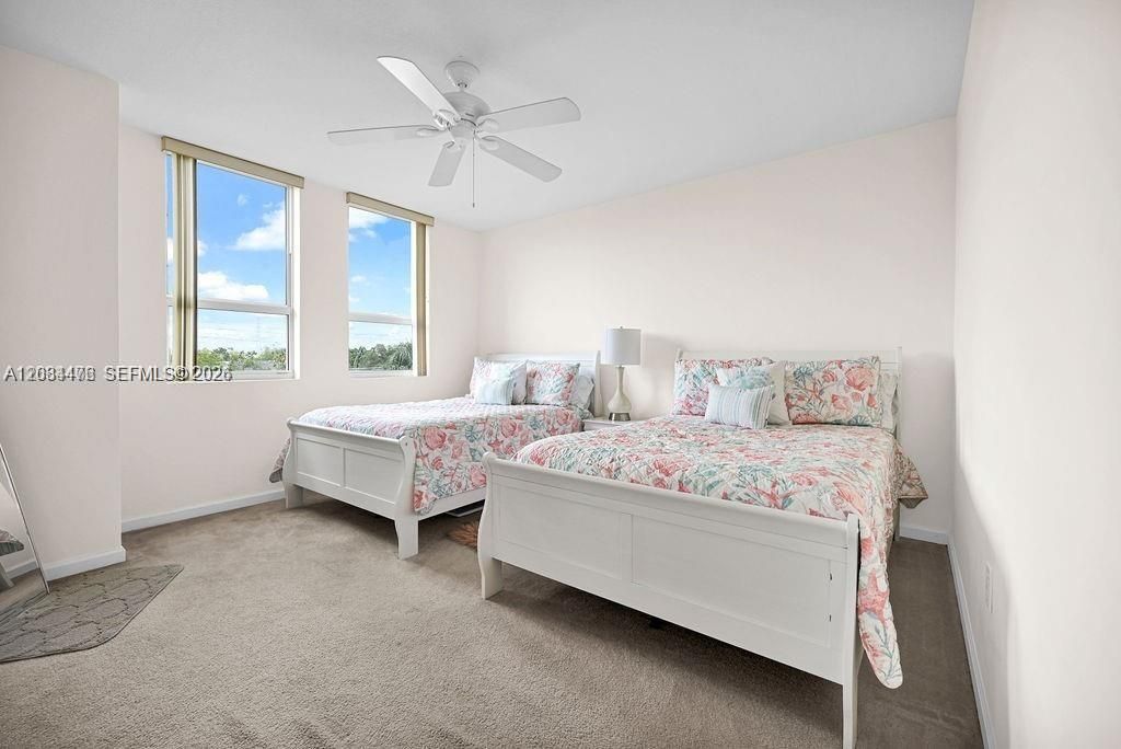For Sale: $349,000 (1 beds, 1 baths, 776 Square Feet)