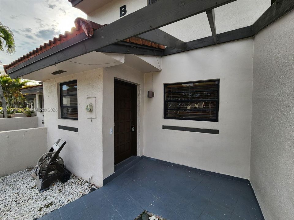 For Rent: $2,600 (2 beds, 2 baths, 1160 Square Feet)