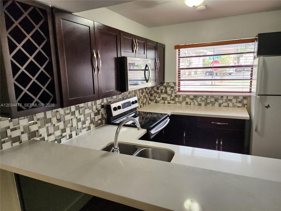 For Rent: $2,600 (2 beds, 2 baths, 1160 Square Feet)