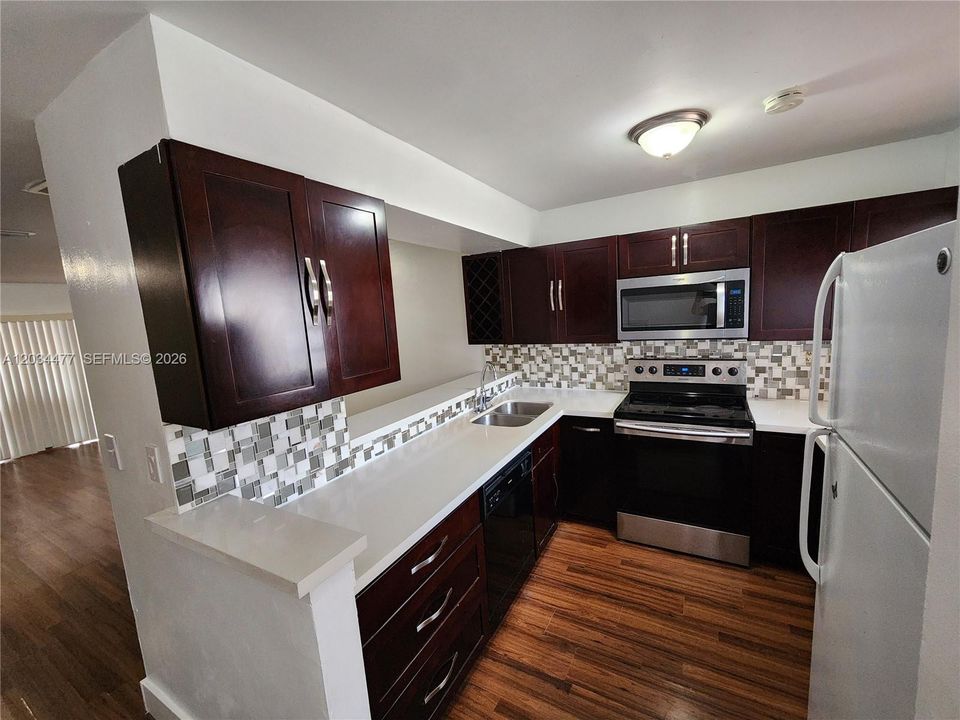 For Rent: $2,600 (2 beds, 2 baths, 1160 Square Feet)