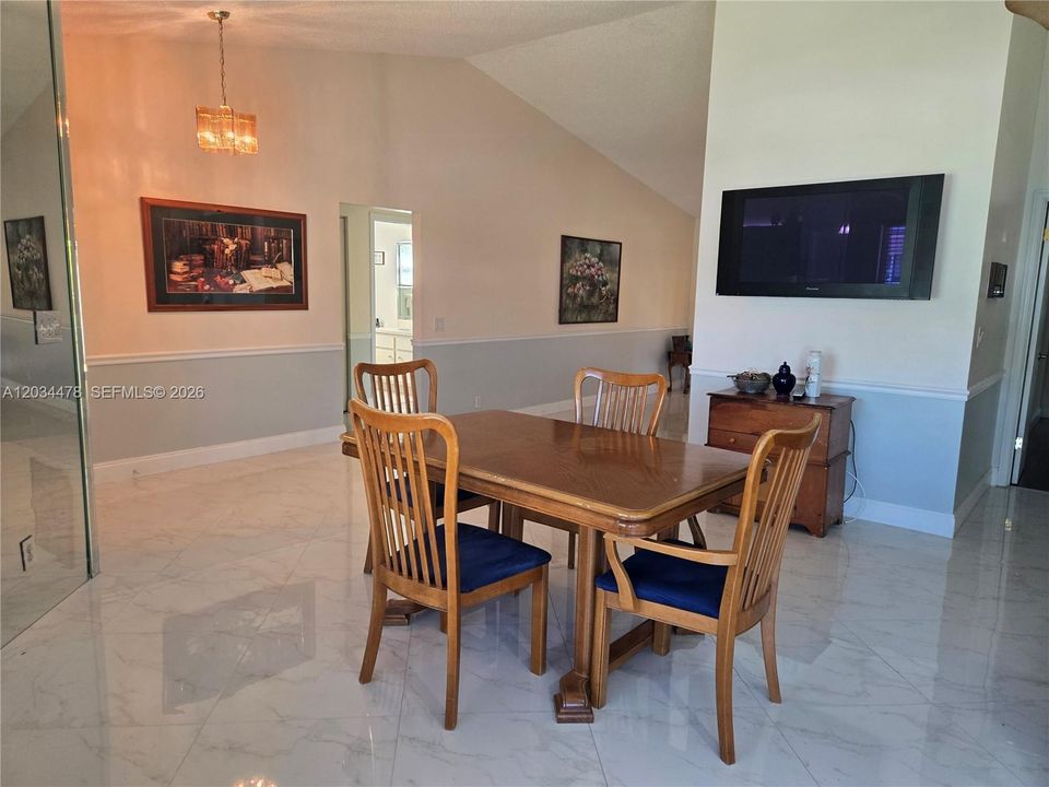 En Venta: $555,000 (3 camas, 2 baños, 1427 Pies cuadrados)