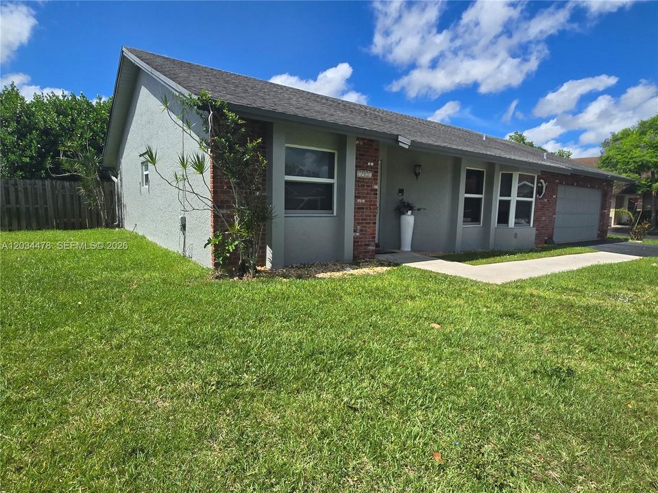 En Venta: $555,000 (3 camas, 2 baños, 1427 Pies cuadrados)