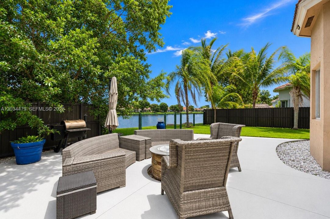 For Sale: $499,750 (4 beds, 2 baths, 2326 Square Feet)