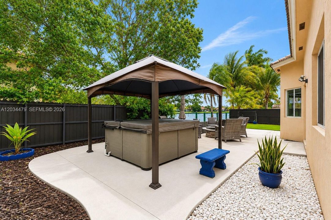 For Sale: $499,750 (4 beds, 2 baths, 2326 Square Feet)