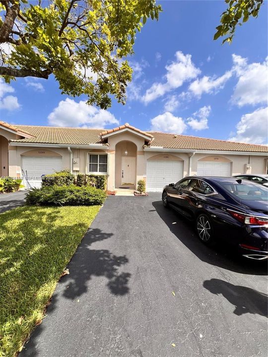 For Rent: $2,800 (2 beds, 2 baths, 1144 Square Feet)