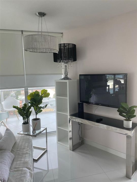 For Rent: $3,250 (1 beds, 1 baths, 530 Square Feet)
