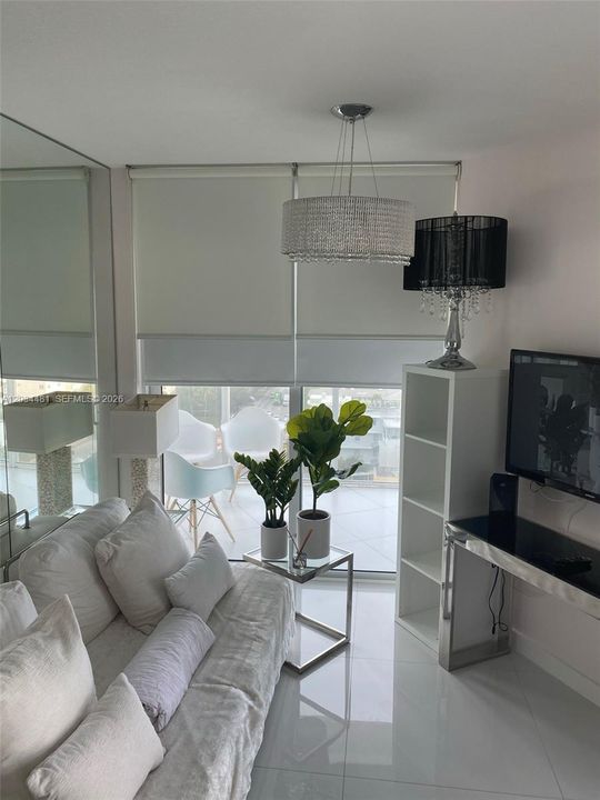 For Rent: $3,250 (1 beds, 1 baths, 530 Square Feet)