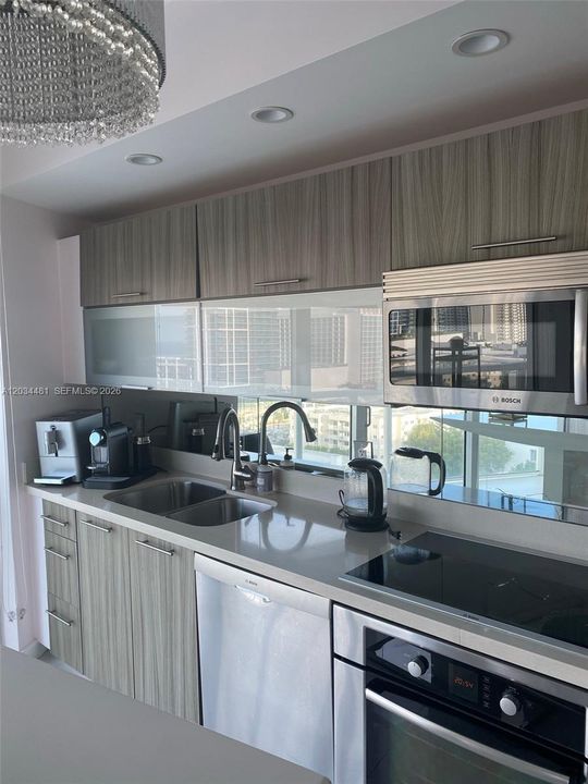 For Rent: $3,250 (1 beds, 1 baths, 530 Square Feet)
