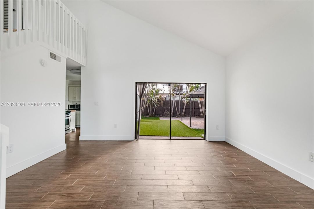 В аренду: $4,600 (3 спален, 2 ванн, 1742 Квадратных фут)