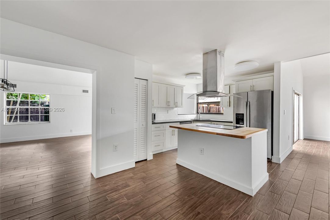 В аренду: $4,600 (3 спален, 2 ванн, 1742 Квадратных фут)