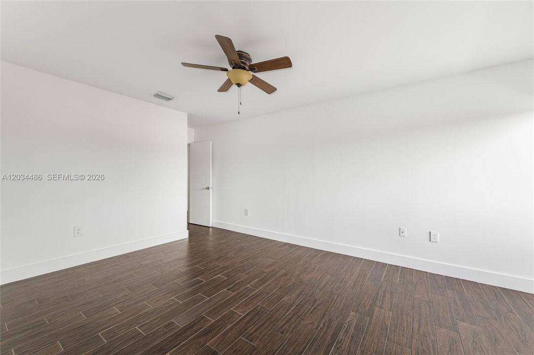 В аренду: $4,600 (3 спален, 2 ванн, 1742 Квадратных фут)