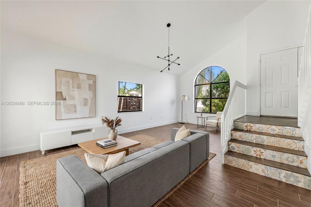 В аренду: $4,600 (3 спален, 2 ванн, 1742 Квадратных фут)