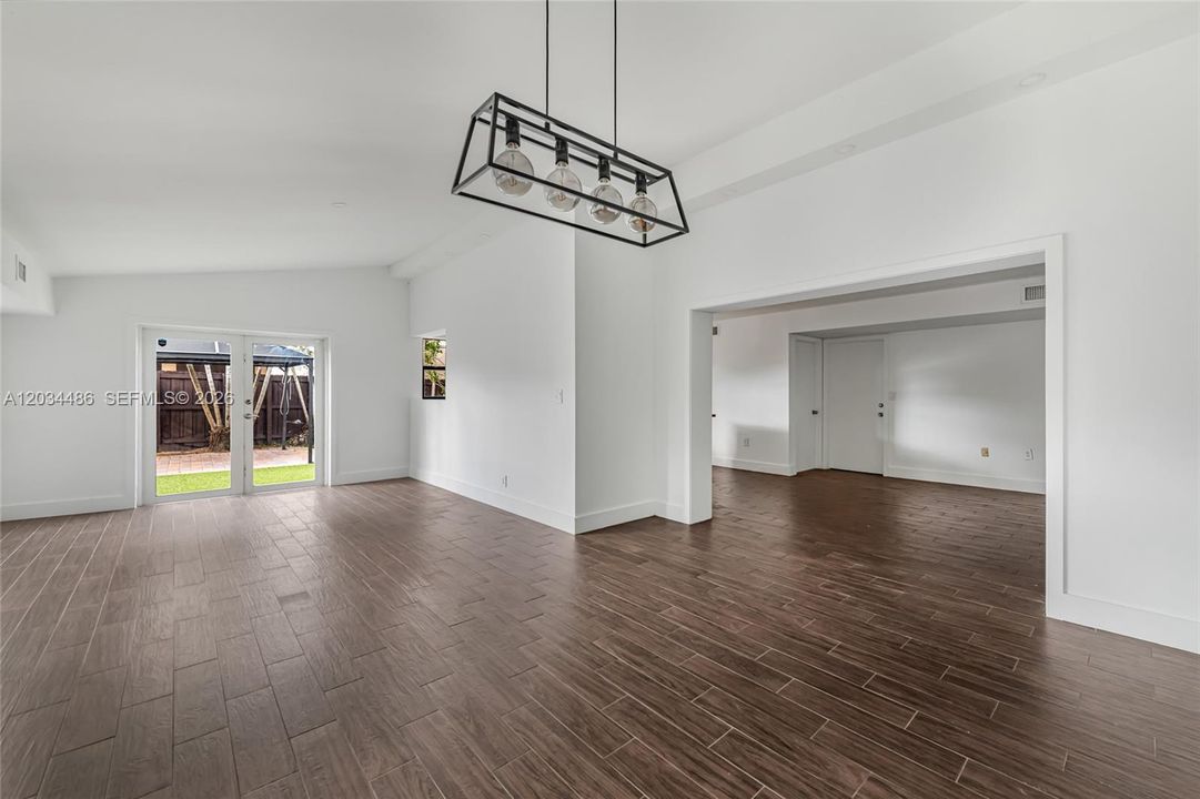 В аренду: $4,600 (3 спален, 2 ванн, 1742 Квадратных фут)