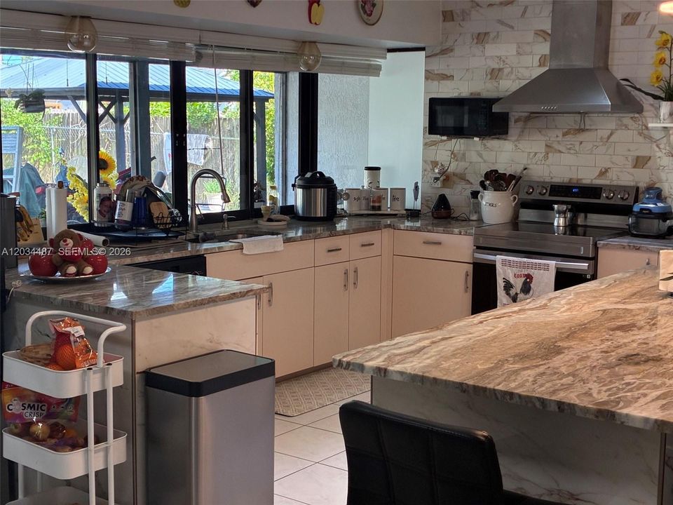 For Sale: $419,000 (3 beds, 2 baths, 1582 Square Feet)