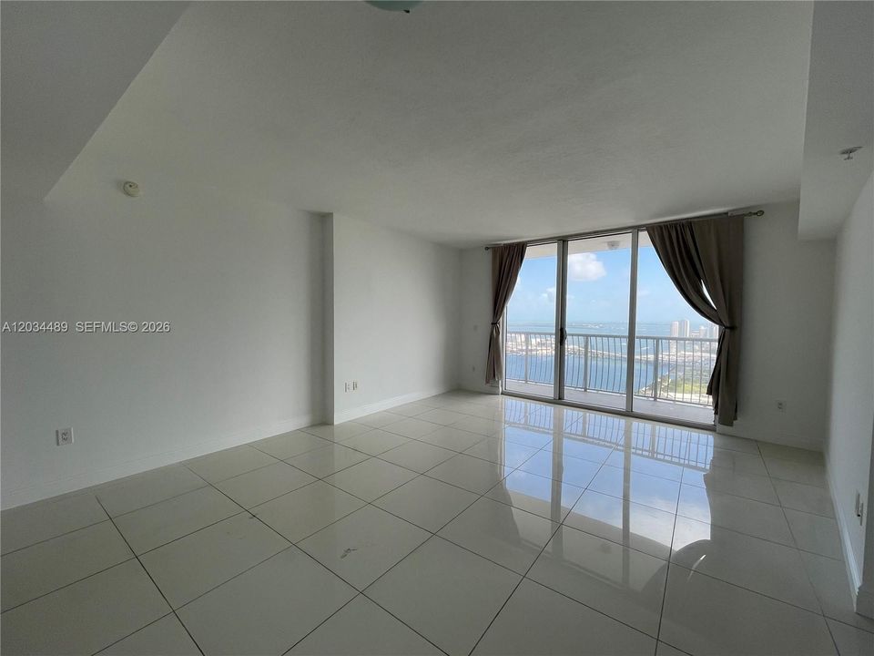 For Sale: $280,000 (0 beds, 1 baths, 503 Square Feet)