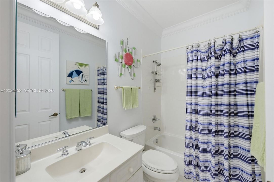 For Sale: $2,100,000 (5 beds, 5 baths, 4985 Square Feet)