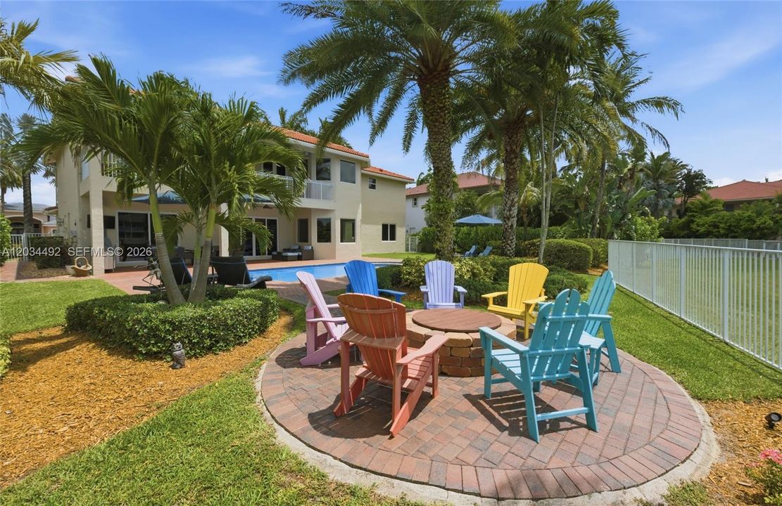 For Sale: $2,100,000 (5 beds, 5 baths, 4985 Square Feet)