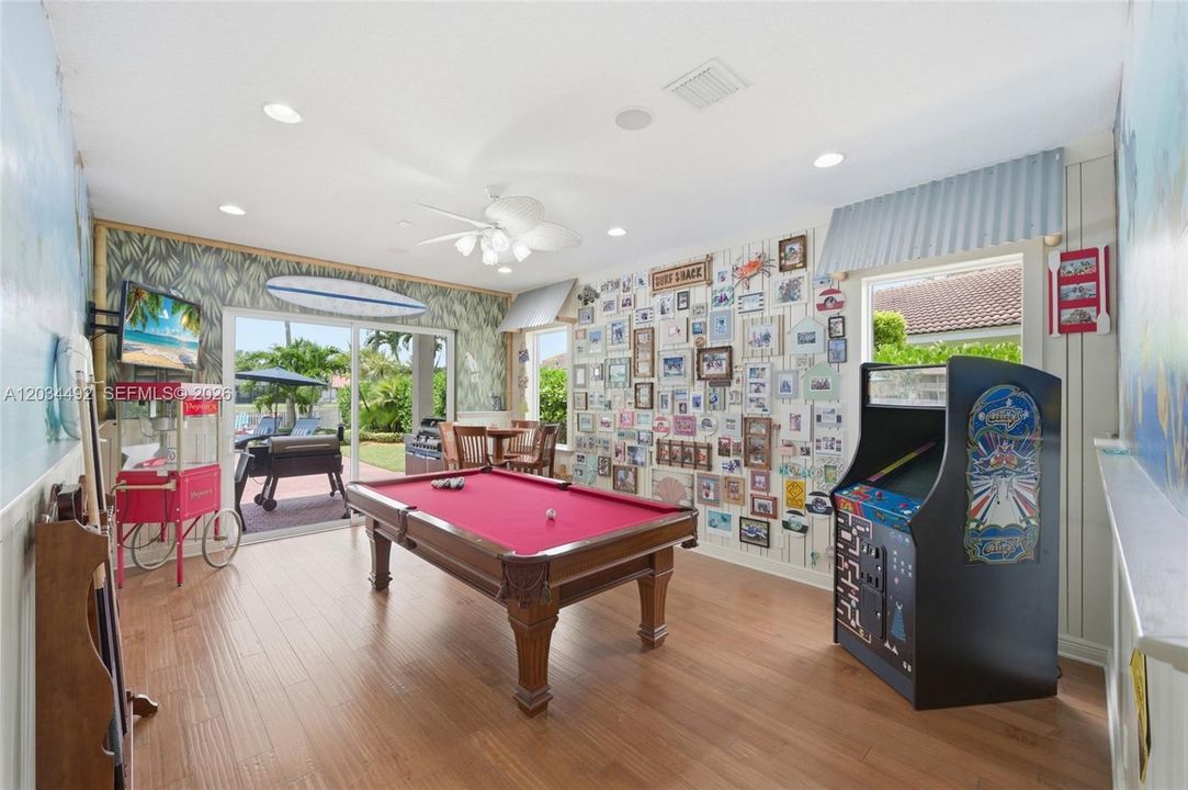 For Sale: $2,100,000 (5 beds, 5 baths, 4985 Square Feet)