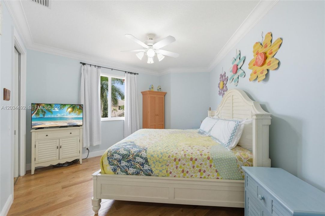 For Sale: $2,100,000 (5 beds, 5 baths, 4985 Square Feet)