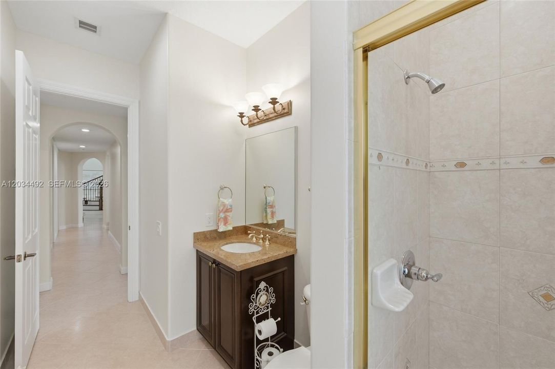 For Sale: $2,100,000 (5 beds, 5 baths, 4985 Square Feet)