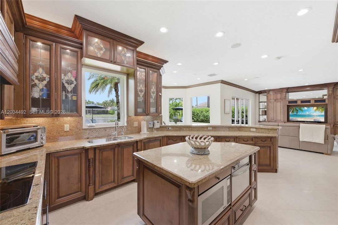 For Sale: $2,100,000 (5 beds, 5 baths, 4985 Square Feet)