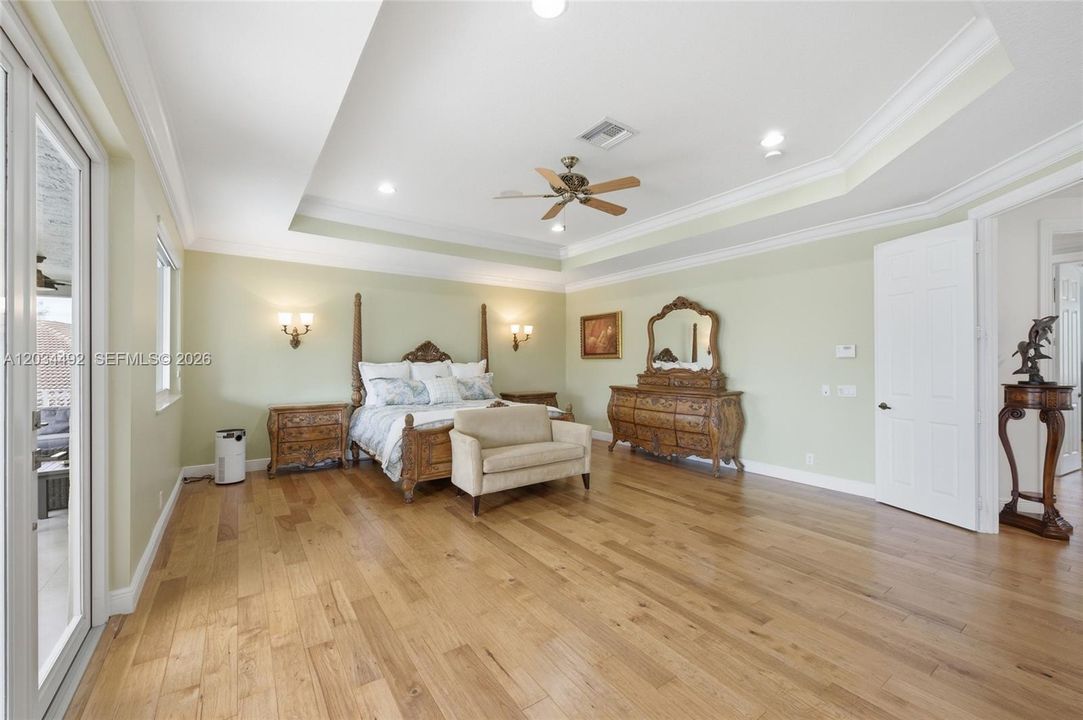 For Sale: $2,100,000 (5 beds, 5 baths, 4985 Square Feet)