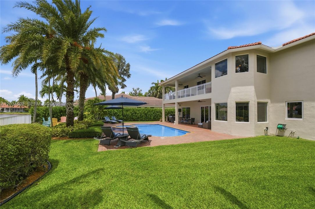 For Sale: $2,100,000 (5 beds, 5 baths, 4985 Square Feet)