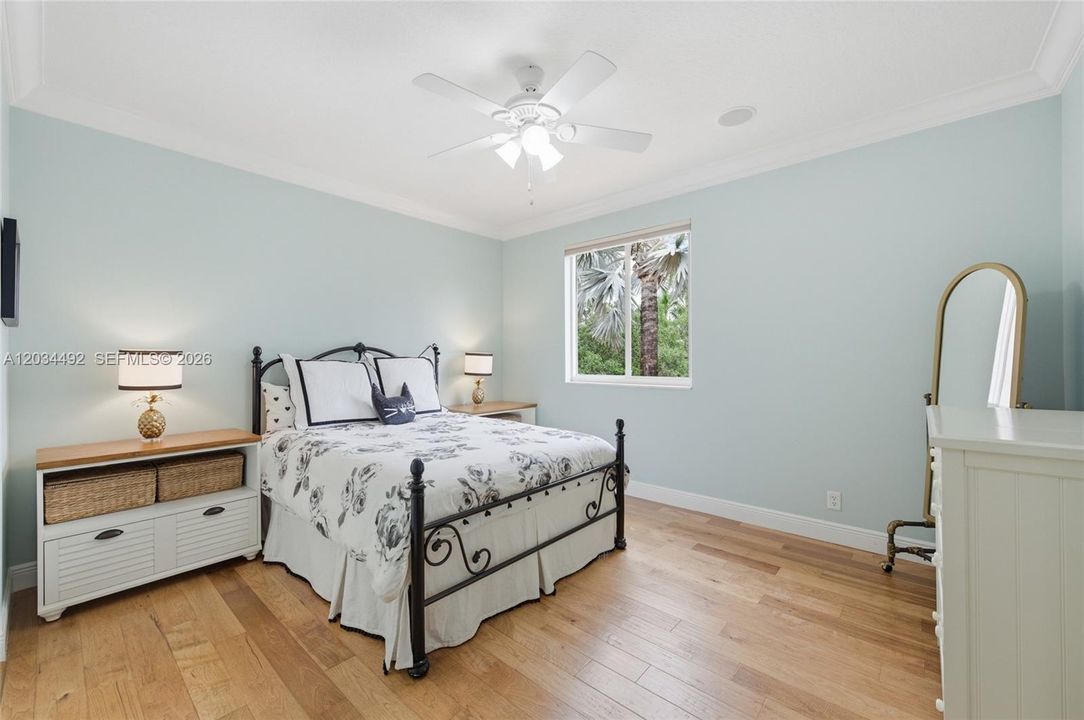 For Sale: $2,100,000 (5 beds, 5 baths, 4985 Square Feet)