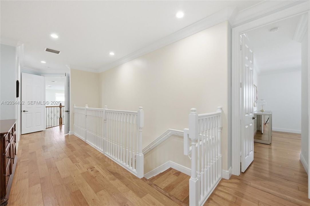 For Sale: $2,100,000 (5 beds, 5 baths, 4985 Square Feet)