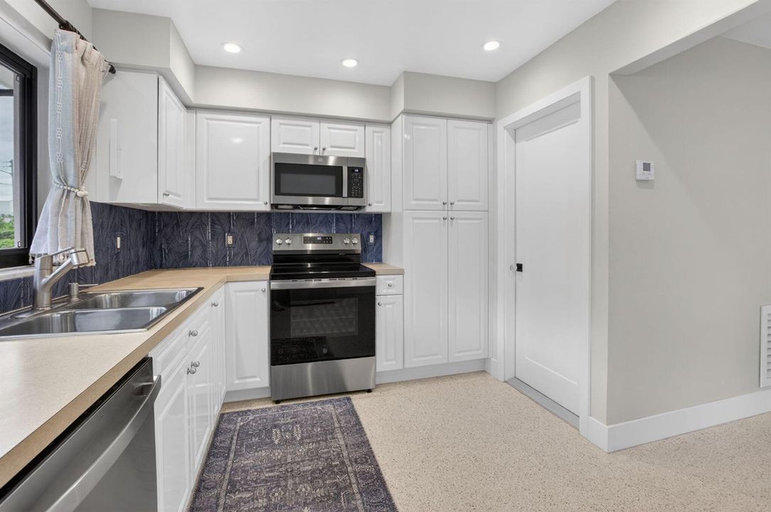 Door to Laundry and Garage