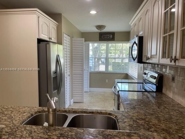 For Rent: $3,300 (2 beds, 2 baths, 1278 Square Feet)