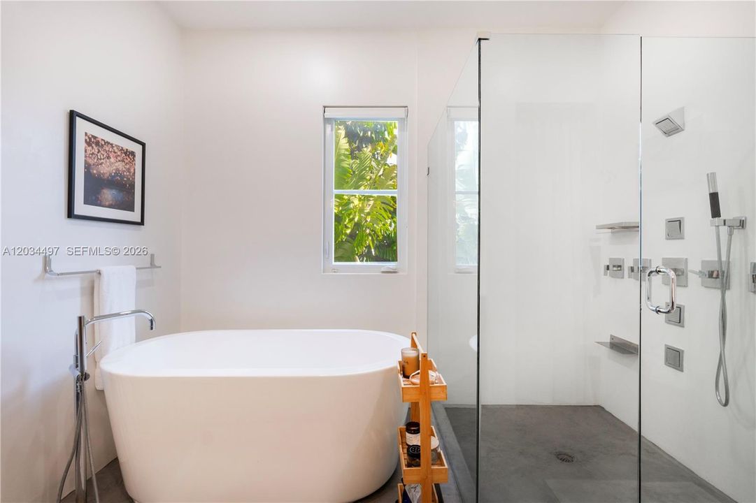 For Sale: $2,995,000 (3 beds, 3 baths, 2976 Square Feet)