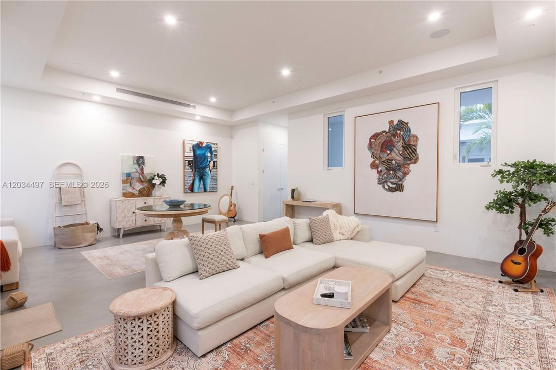 For Sale: $2,995,000 (3 beds, 3 baths, 2976 Square Feet)