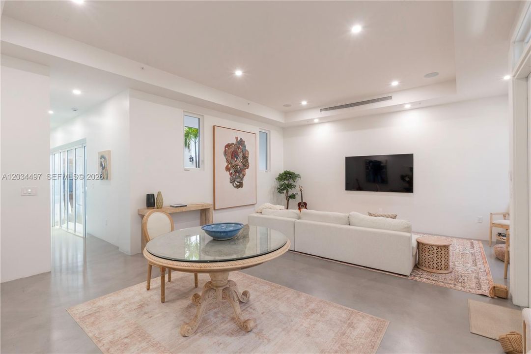 For Sale: $2,995,000 (3 beds, 3 baths, 2976 Square Feet)