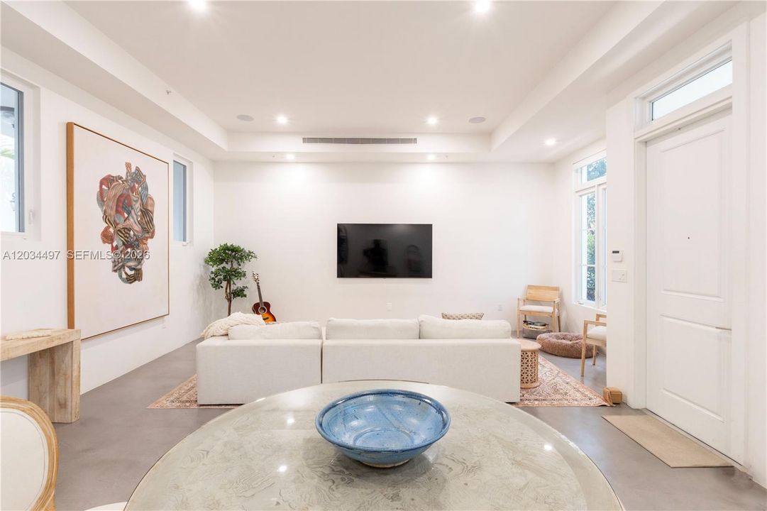For Sale: $2,995,000 (3 beds, 3 baths, 2976 Square Feet)