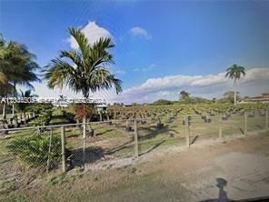 待售: $850,000 (2.31 acres)