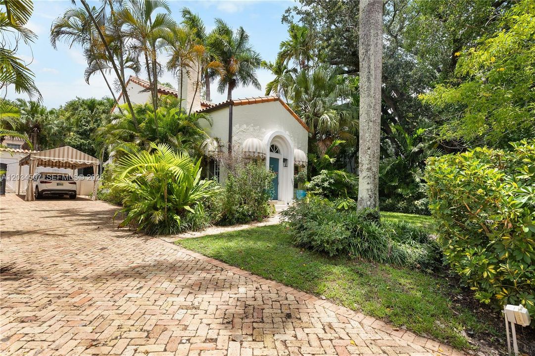 For Sale: $1,898,000 (3 beds, 2 baths, 1931 Square Feet)