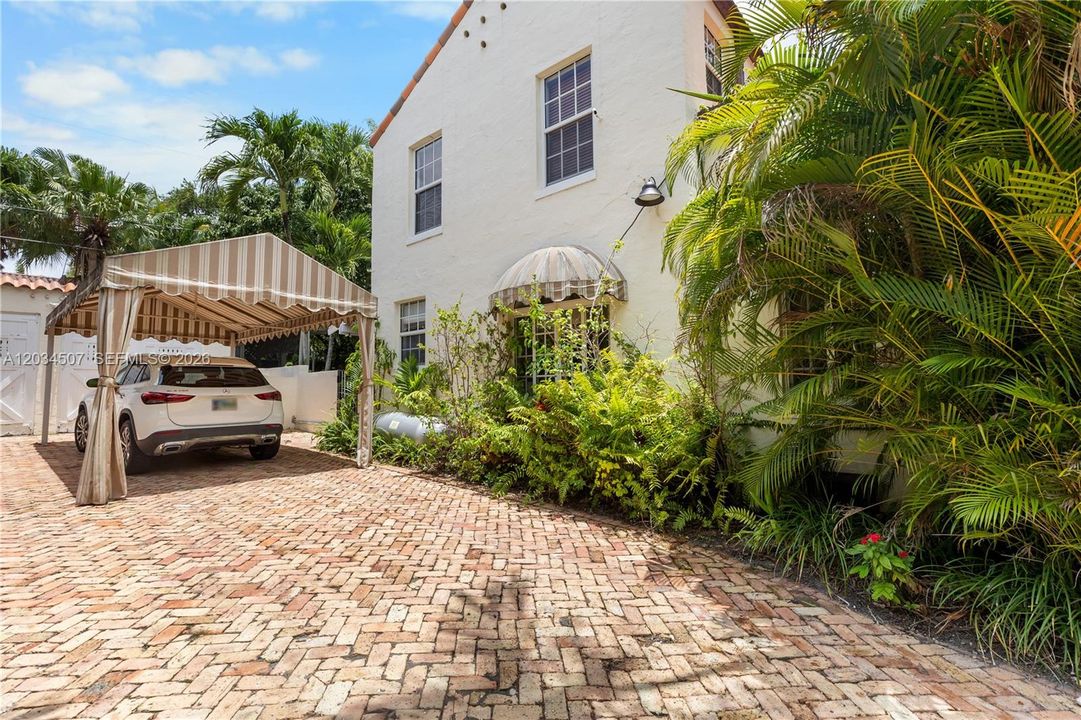 For Sale: $1,898,000 (3 beds, 2 baths, 1931 Square Feet)