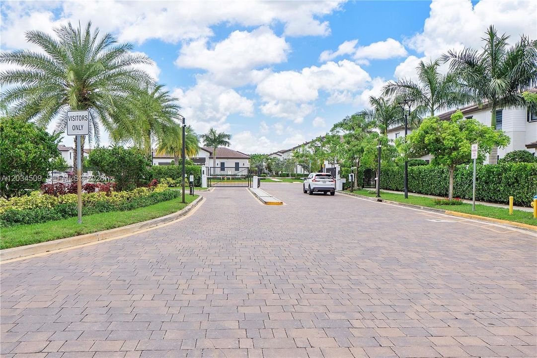 For Sale: $610,000 (3 beds, 2 baths, 1888 Square Feet)