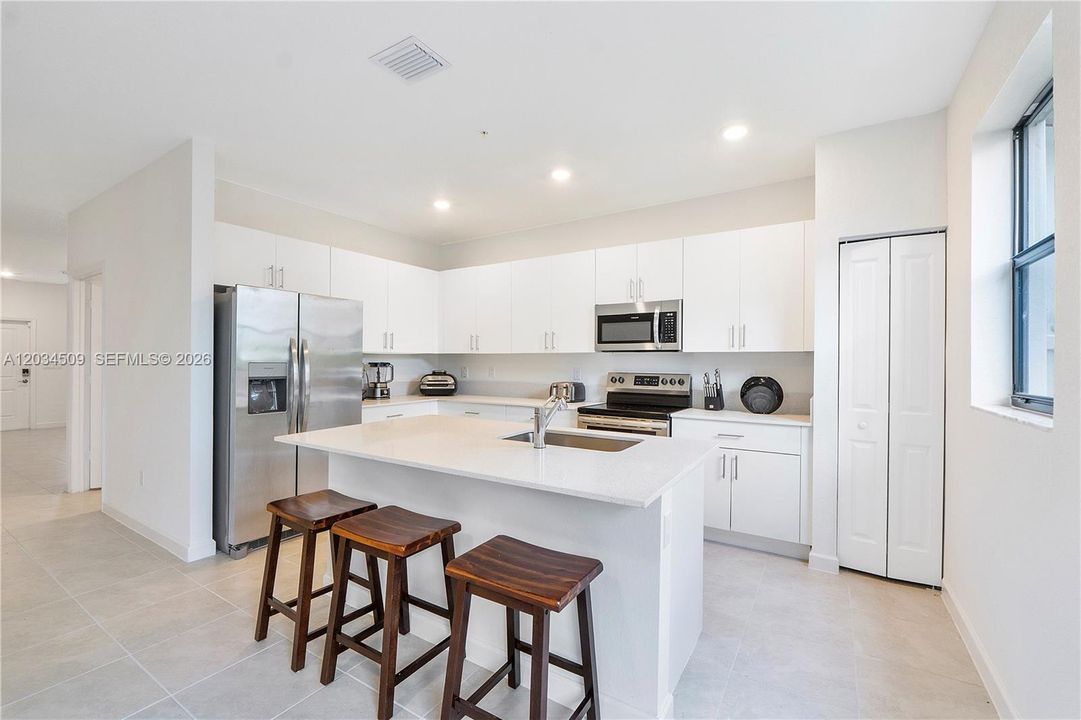 For Sale: $610,000 (3 beds, 2 baths, 1888 Square Feet)