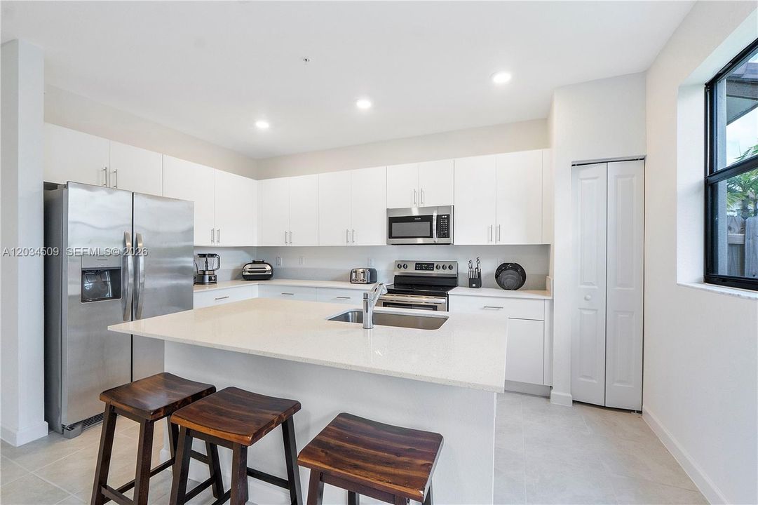For Sale: $610,000 (3 beds, 2 baths, 1888 Square Feet)