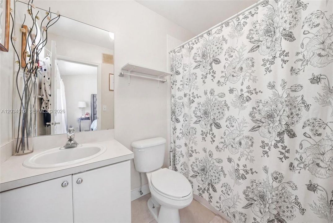 For Sale: $245,000 (2 beds, 2 baths, 1370 Square Feet)