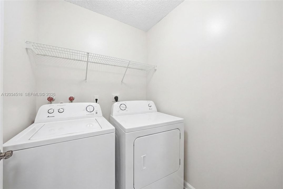 For Sale: $245,000 (2 beds, 2 baths, 1370 Square Feet)