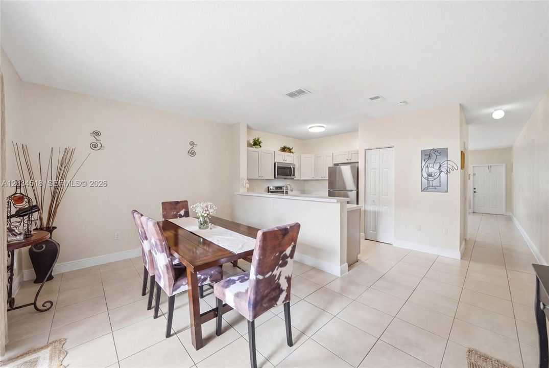 For Sale: $245,000 (2 beds, 2 baths, 1370 Square Feet)